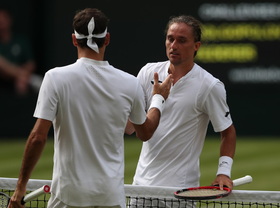 Alexandr Dolgopolov shakes Roger Federer's hand at Wimbledon in 2017