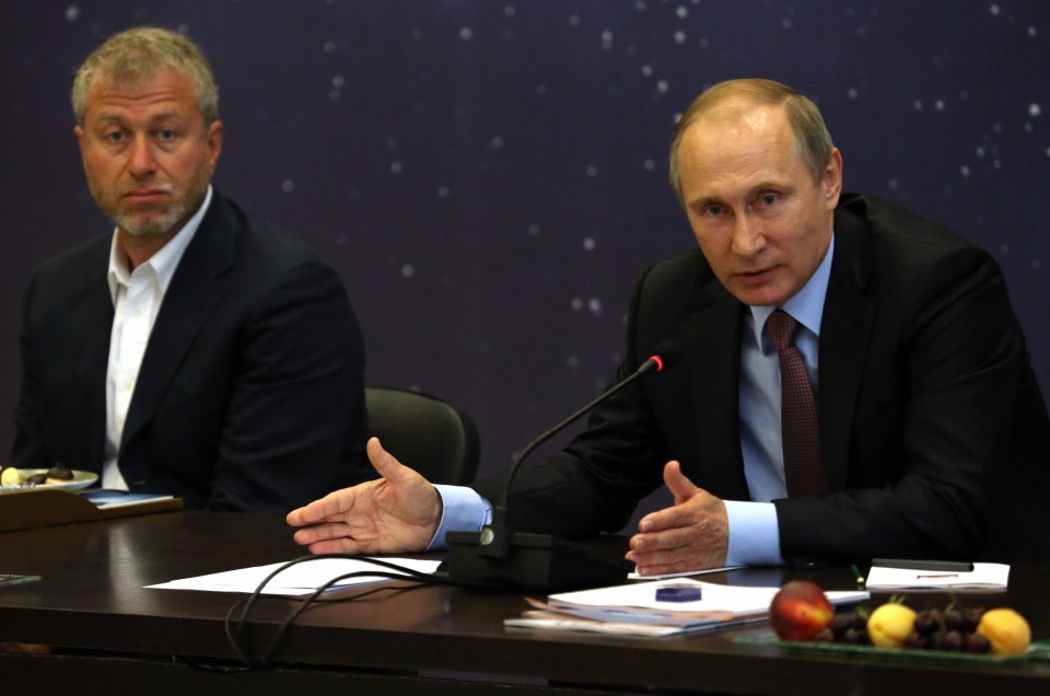 Roman Abramovich pictured alongside Vladimir Putin back in 2016