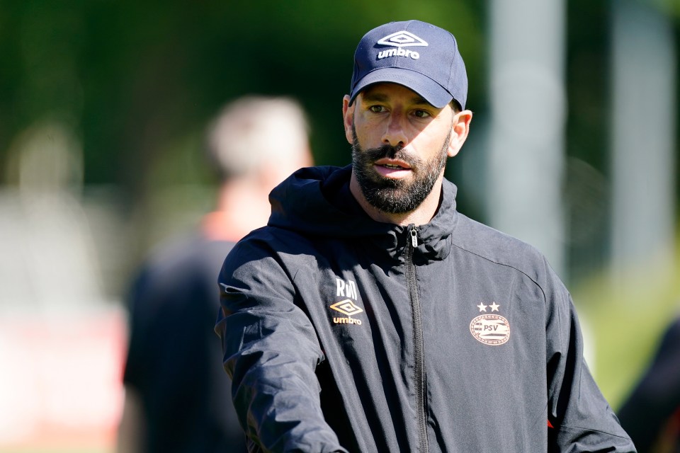 Ruud van Nistelrooy could leave PSV's reserves to support Ten Hag