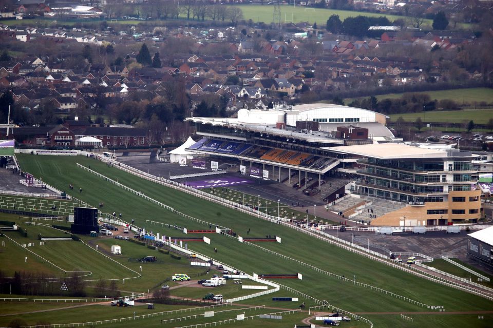 The Cheltenham racecourse features three courses in one