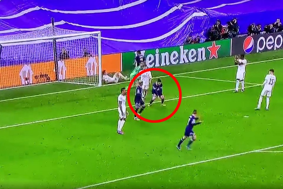 Messi was left in disbelief that Verratti decided to chip the ball to the back post instead