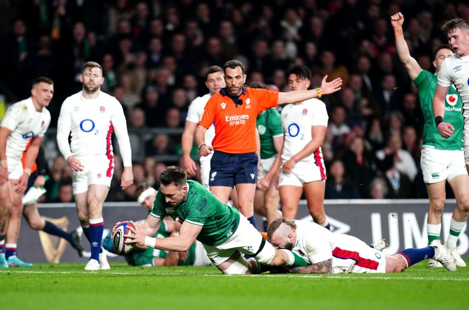 Jack Conlan scored a late try in the 72nd minute to put Ireland back in front against England