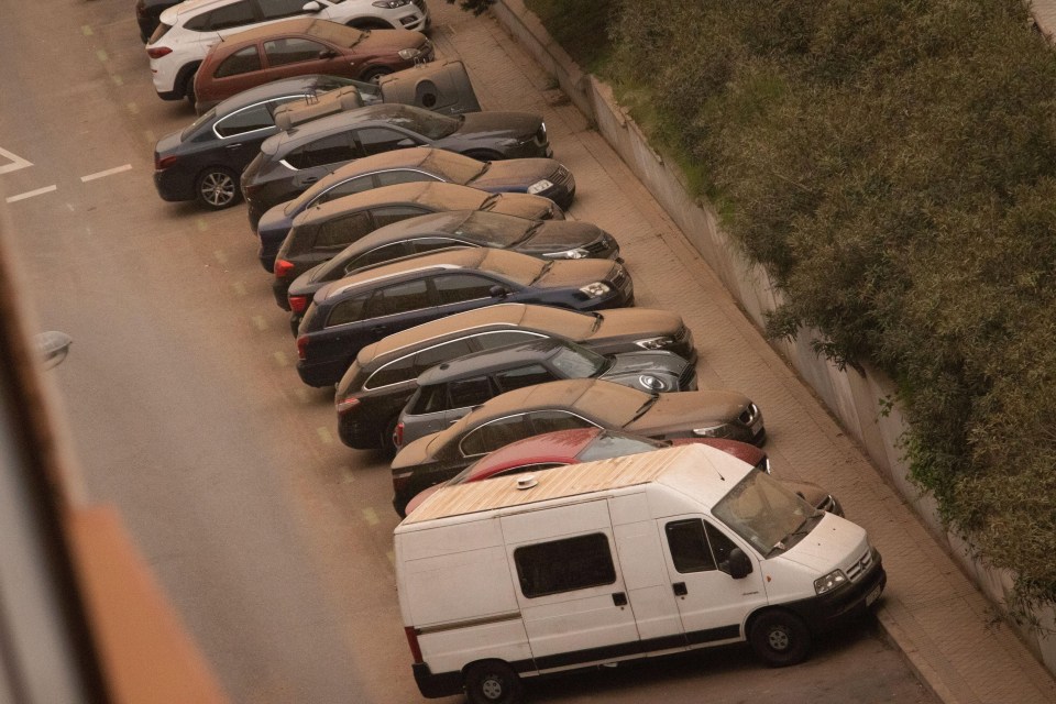 Forecasters have warned Brits that their cars could be covered in the dust