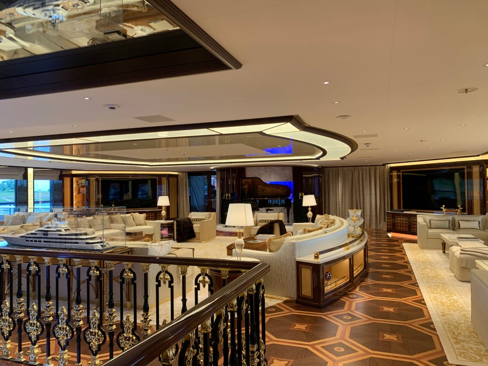 A vast lounge covers a huge space on the Scheherazade