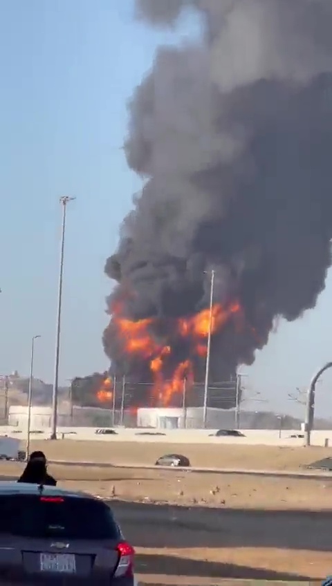 A huge explosion has occurred in Jeddah ahead of Sunday's Grand Prix