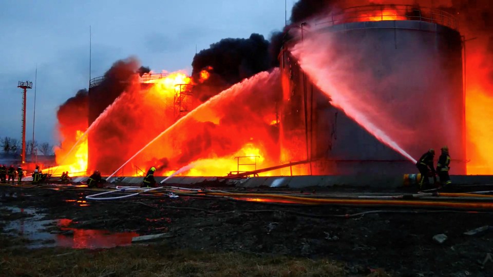 Russians bombed a fuel storage facility in lviv