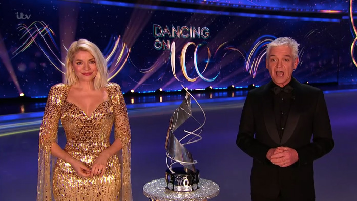 Holly Willoughby stunned Dancing on Ice viewers with a stunning gold dress