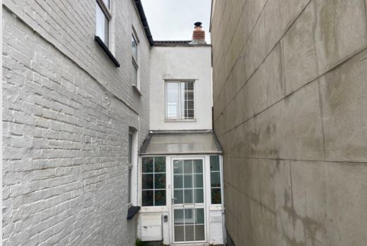 The property is incredibly narrow from the front