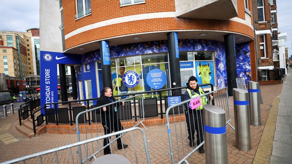 Security put up fences to block the entrance to the store