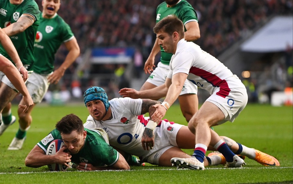 Hugo Keenan scored Ireland's second try just before the break in the 36th minute