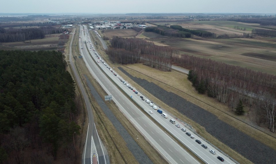 Extraordinary drone footage showed a massive queue of humanitarian aid at the Korczowa border