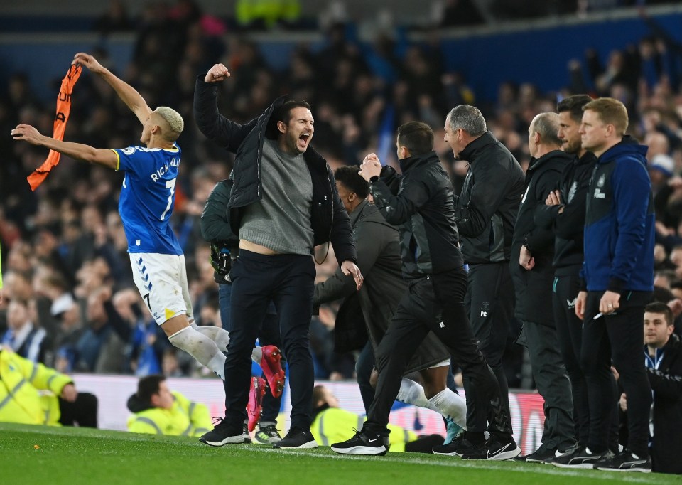  Frank Lampard jumps for joy after Alex Iwobi scores a last-gasp winner