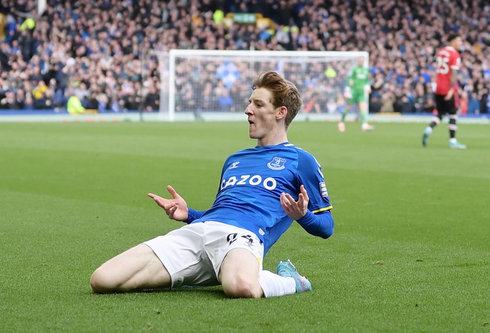 Everton's Anthony Gordon celebrates scoring the winner against Man Utd