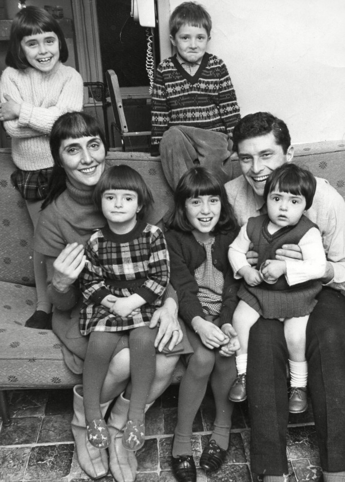 At home with her family in 1967. Clockwise from left: Sophie, Bill, Robert Arnold, Naomi, Louise, Chloe and June