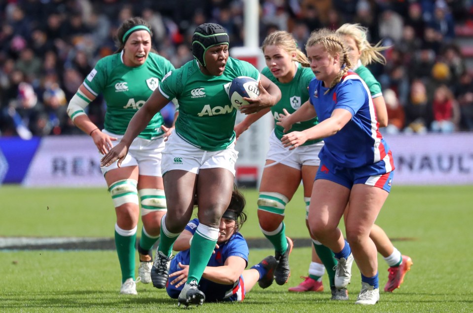 France fired a warning to England as they beat Ireland 40-5