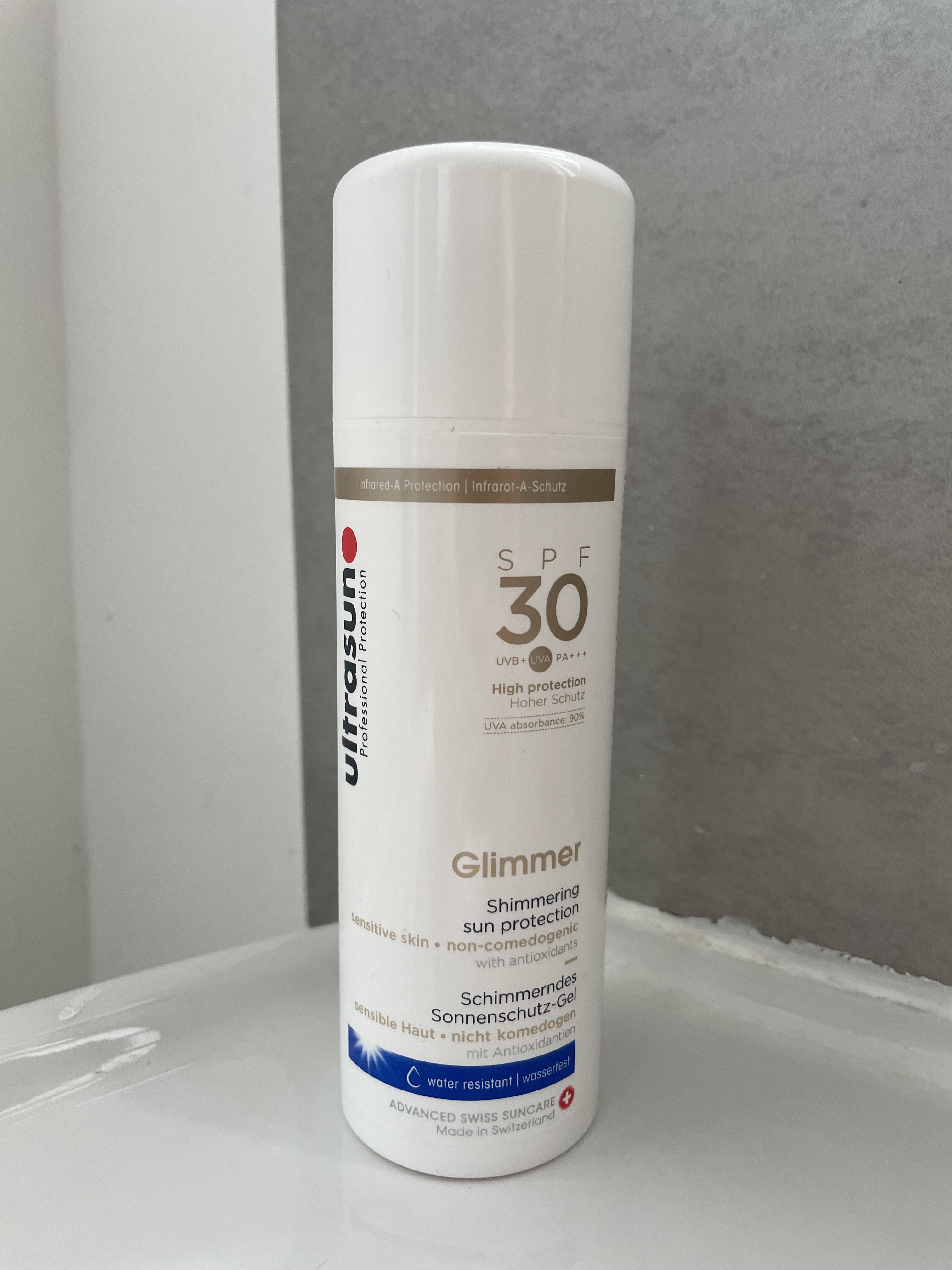 Ultrasun Glimmer SPF30 is no longer available so we have linked to a similar product, Ultrasun Glimmer Max