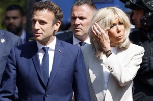  Emmanuel Macron with his wife Brigitte Macron