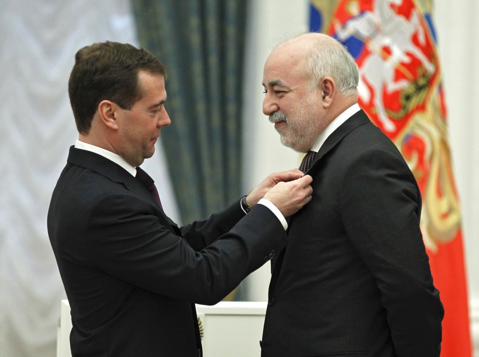 Vekselberg receiving an honour from former Russian President Dmitry Medvedev