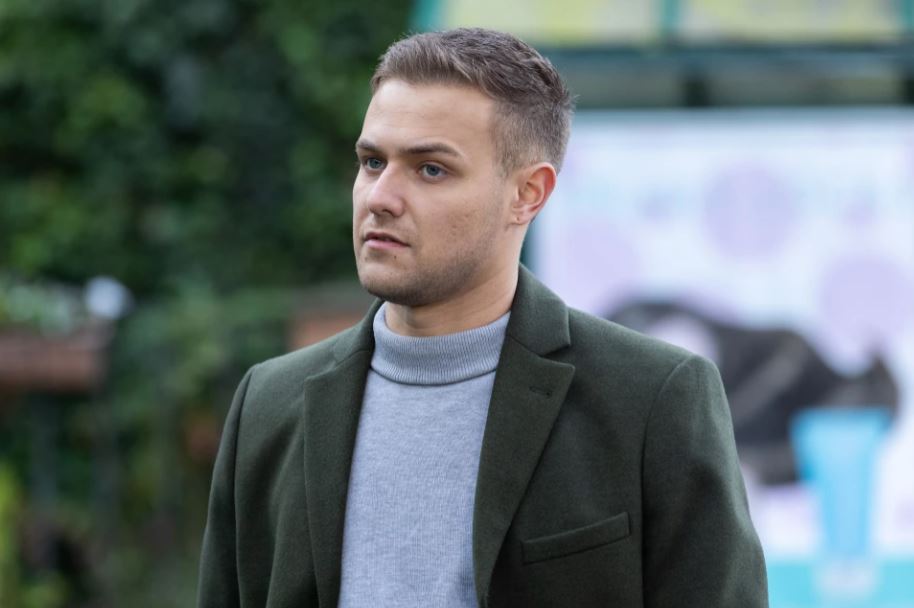 Ethan Williams fears Sienna could betray him