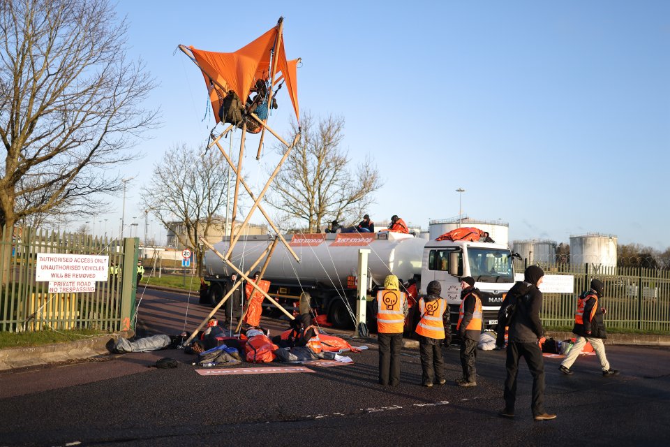 Extinction Rebellion attempt to blockage Buncefield Oil Depot in Hertfordshire