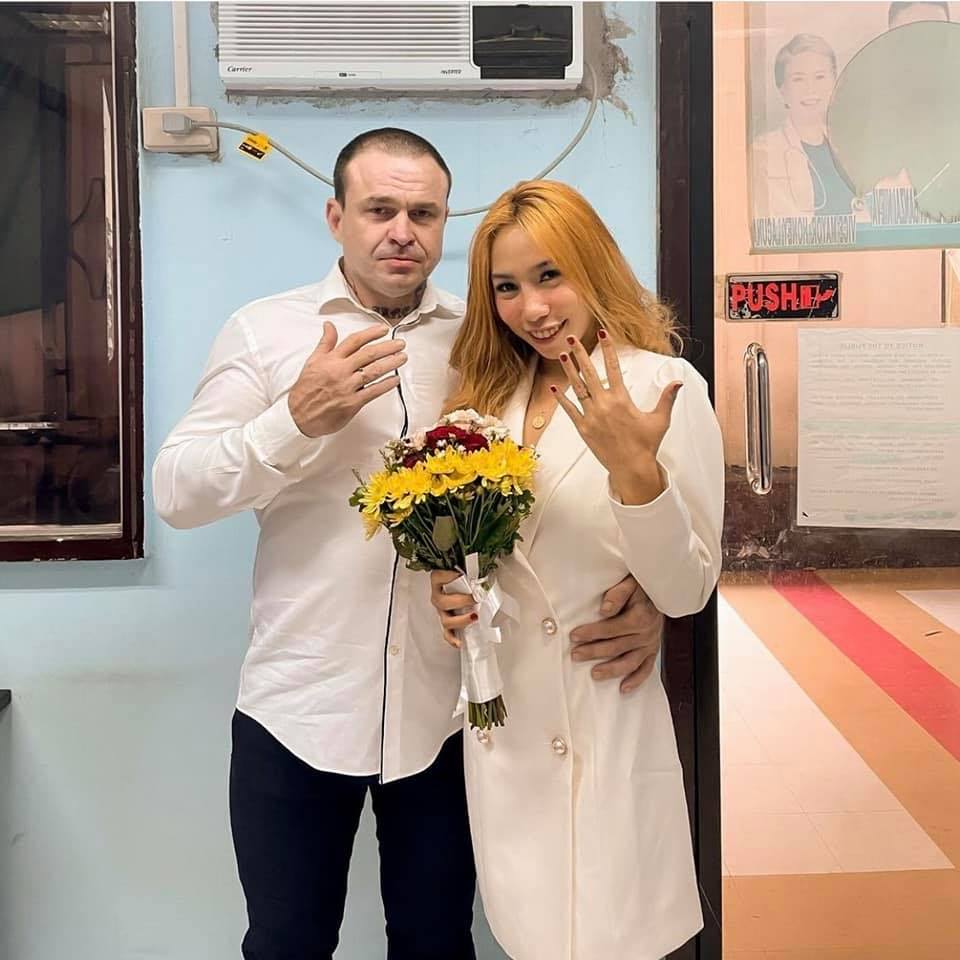 Darren Wall with his wife Khanary Jane Abejo after they got married in 2021