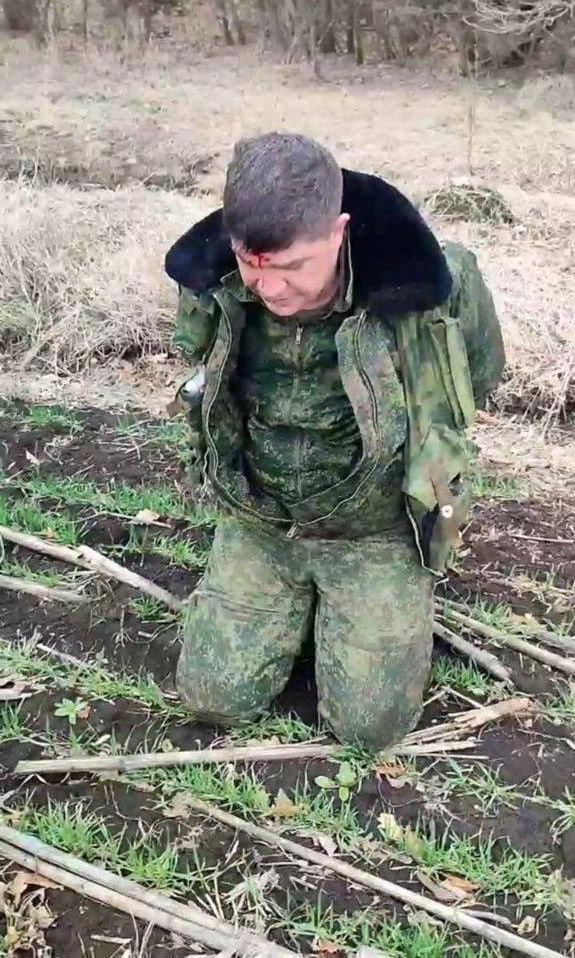 Ukrainian military claim the pilot ejected and was captured as he tried to escape