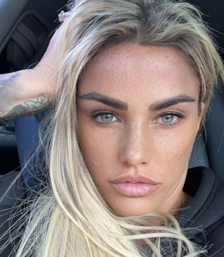 Katie Price poses for a ‘fresh faced’ selfie this week