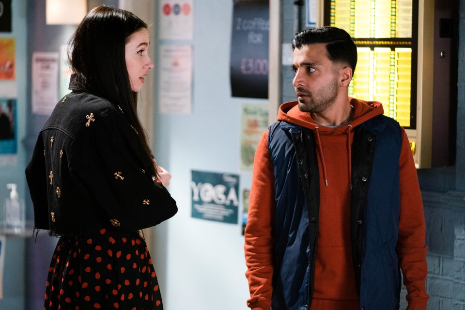 Dotty is set to hide a secret from her boyfriend Vinny