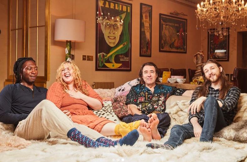 Viewers of celebrity Gogglebox where stunned by Jonathan Ross' giant sofa bed