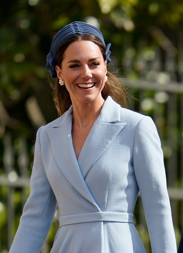 Kate looked stunning in a sky blue dress and navy headband