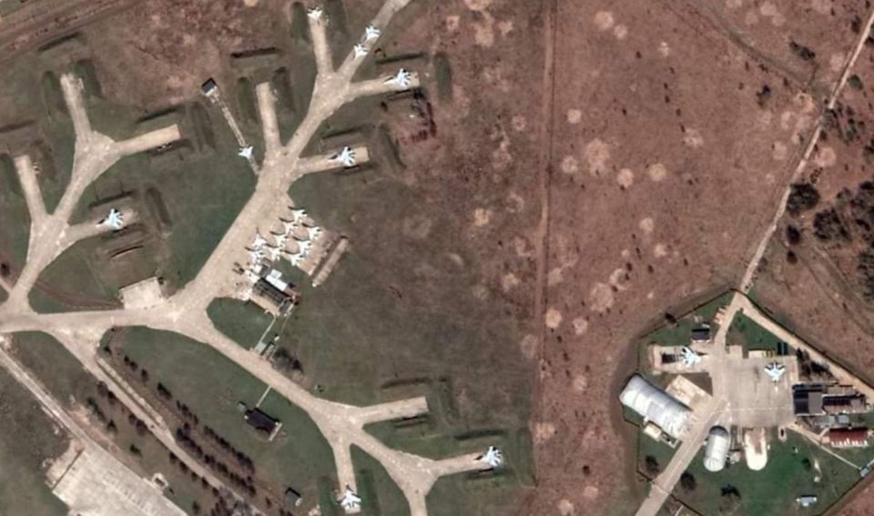 The high-res pics are said to show Russian command posts near Murmansk, Kamchatka and Kursk