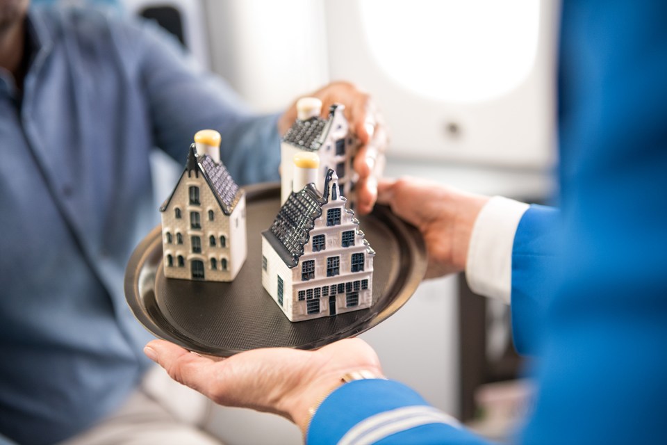 KLM present the valuable Delftware houses to business passengers on intercontinental flights