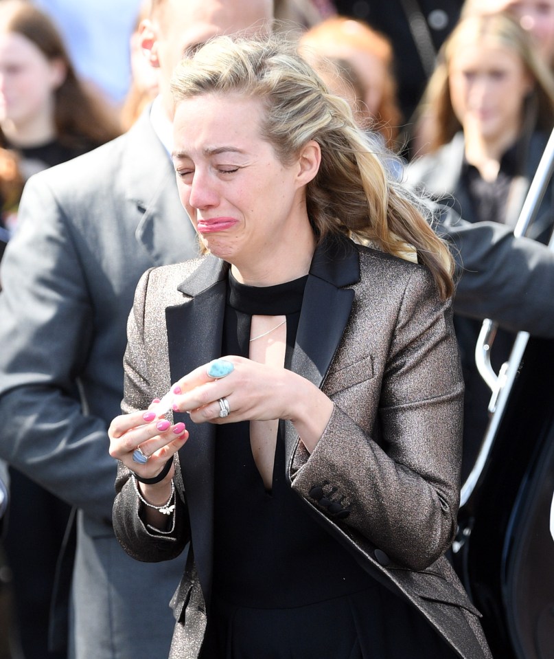 Kelsey breaks down at the funeral of her husband Tom