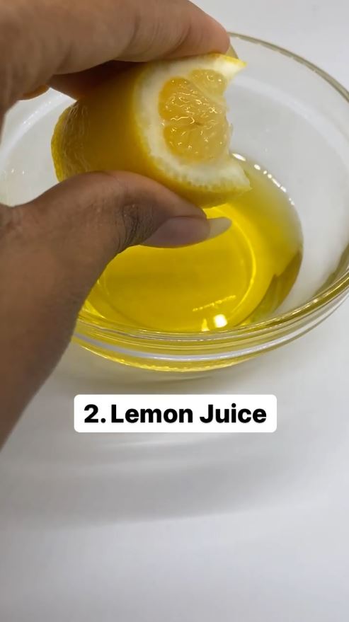 Lemon juice should be added to the mixture for it to work best