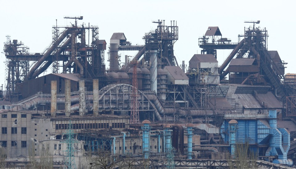 Some 2,000 Ukrainian troops and civilians are trapped in a bunker below the Azovstal steelworks