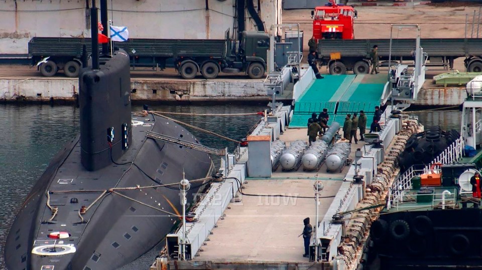 Nuclear-capable Kalibr missiles were seen being loaded into a sub in Sevastopol