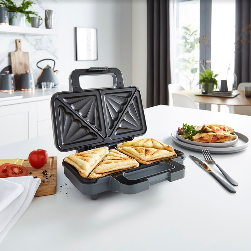 Save £13 on the Swan Carlton rose-gold sandwich toaster