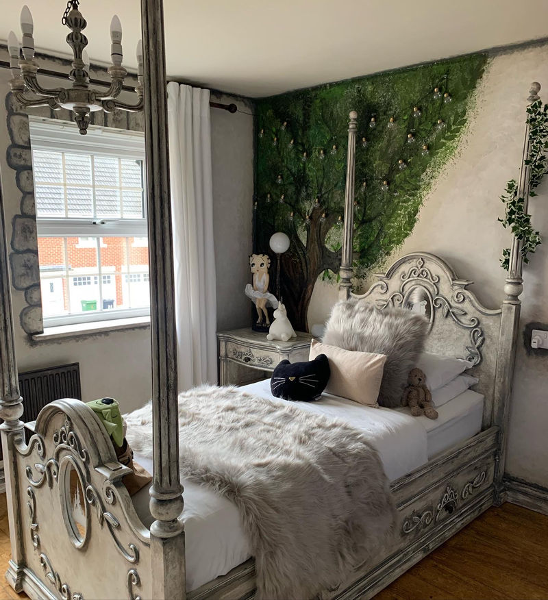 A mum created a stunning princess bedroom for her daughter using secondhand bargains