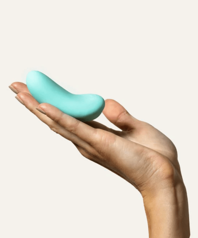  Fits snugly into the palm of your hand for across-body stimulation