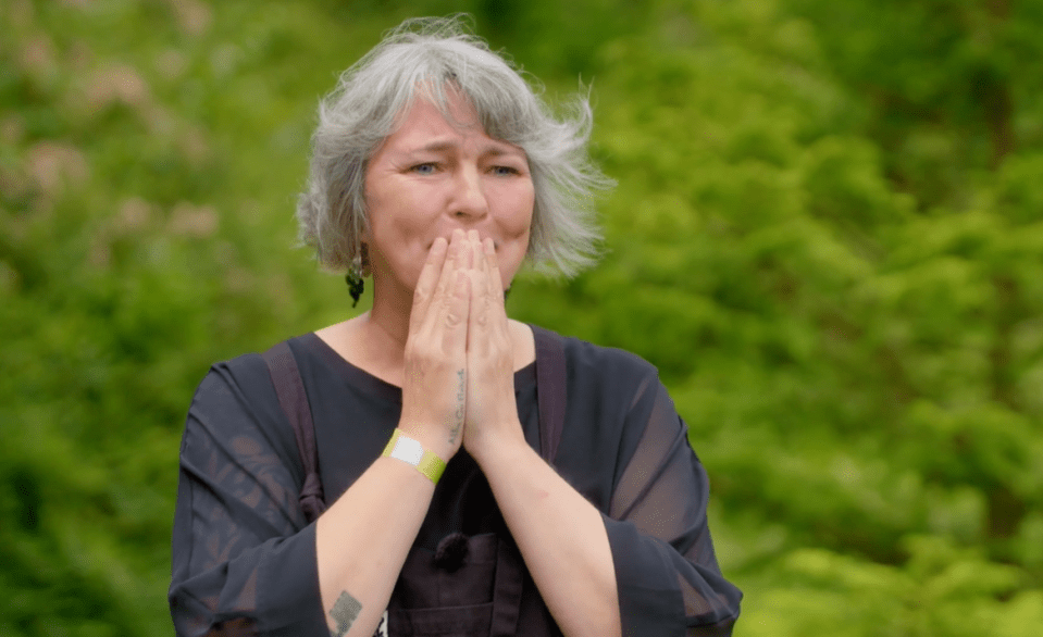 An Antiques Roadshow guest broke down in tears over her late grandmother's brooch