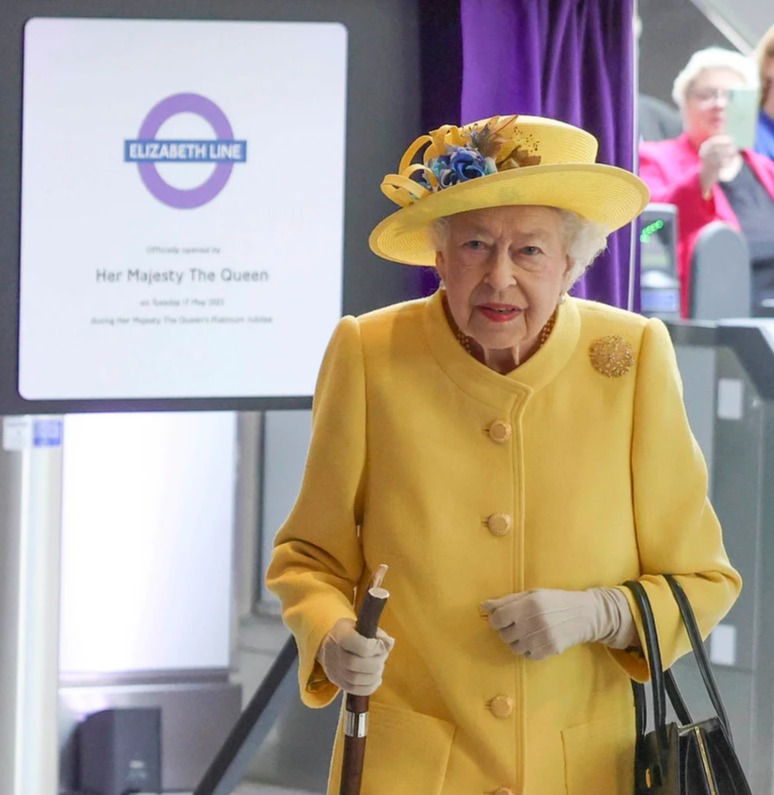 Queen Elizabeth II made a surprise visit to the launch of the Elizabeth line at Paddington Station