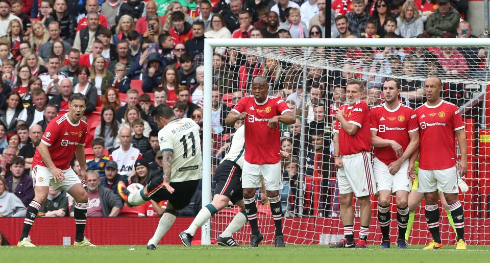 The United wall could do nothing about Mark Gonzalez's free-kick