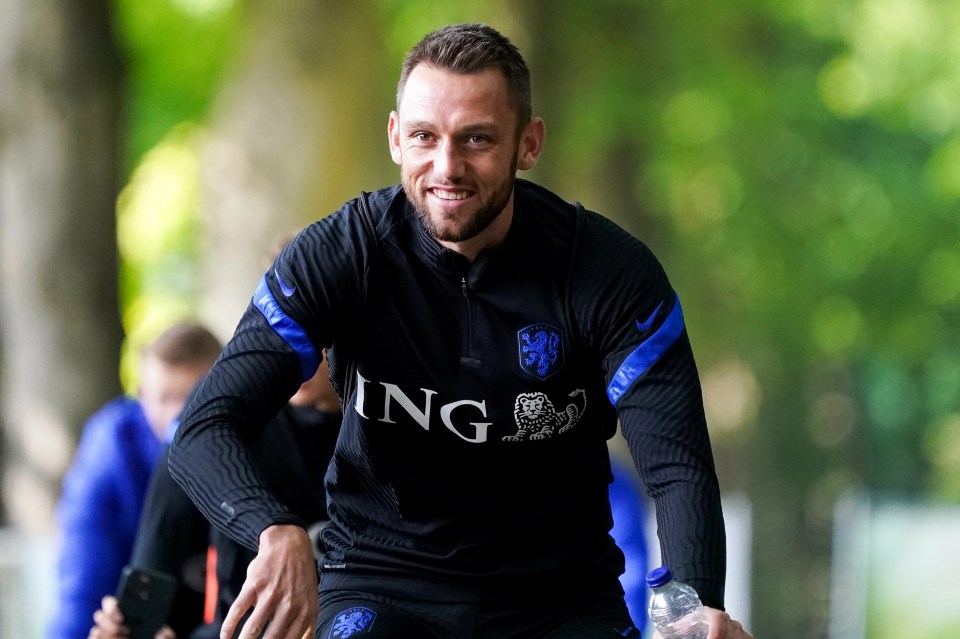 Inter could use defender Stefan de Vrij as part of a potential deal