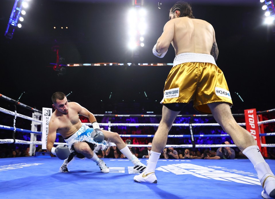 Nico Ali Walsh floors Alejandro Ibarra