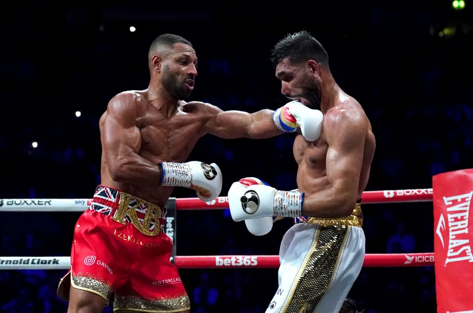 Kell Brook beat Amir Khan in round six of their fight