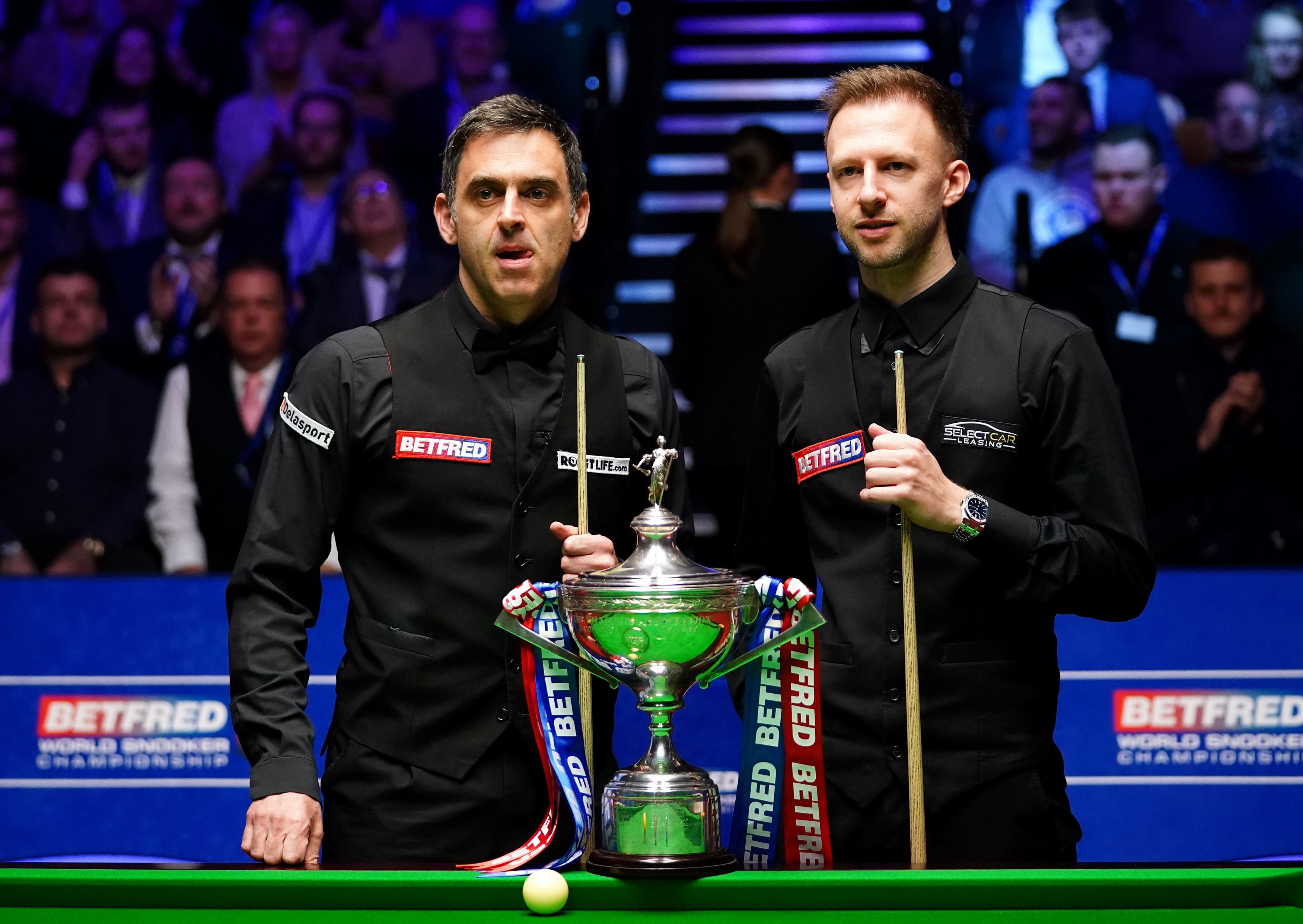 Ronnie O'Sullivan and Judd Trump meet ahead of the 2022 Betfred World Snooker Championship final