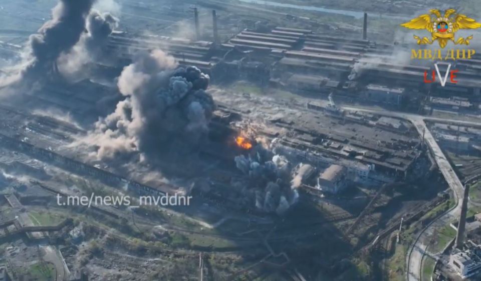 Dramatic footage shows the Azovtsal steel works being blitzed by Russian forces