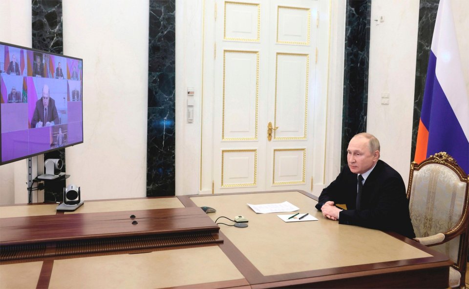 A Kremlin insider has alleged the meeting was digitally manipulated