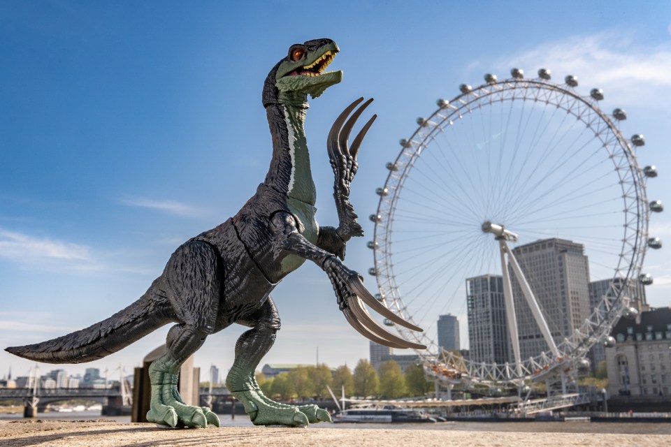 Therizinosaurus’s huge claws look almost as big as the London Eye