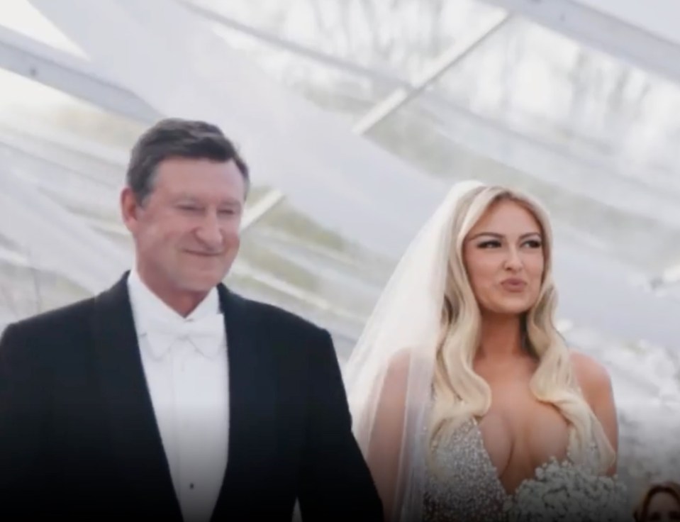 Ice hockey legend Wayne Gretzky walked daughter Paulina down the aisle